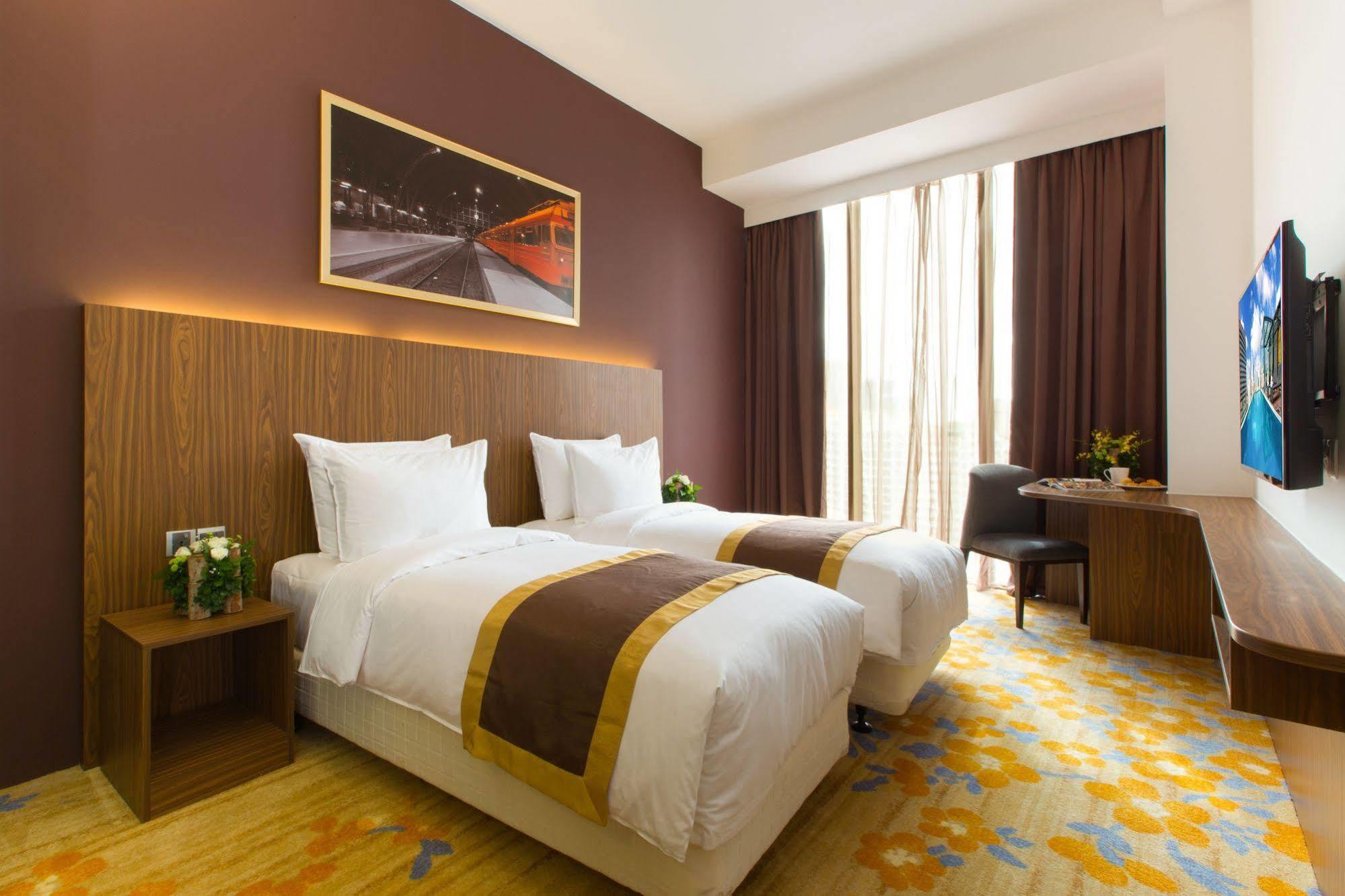 Bay Khách sạn 4*